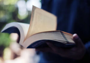 artikel tentang resensi buku
